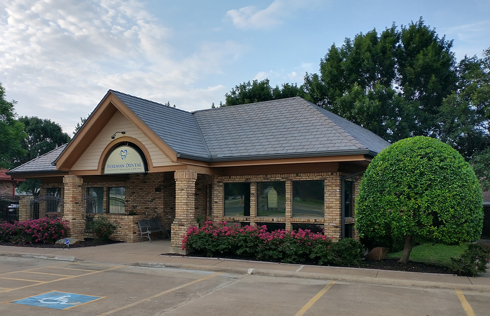 outside view of Bedford, TX dental office Beelman Dental
